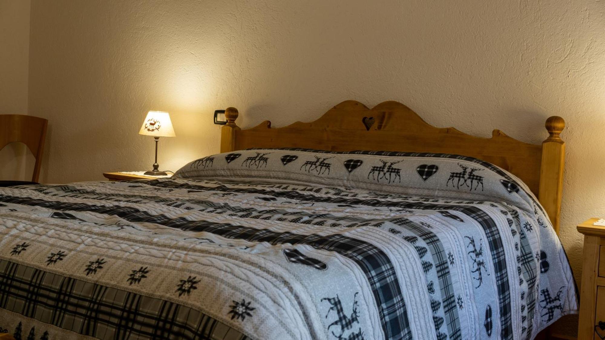 B&B La Meridiana 몬체니시오 외부 사진